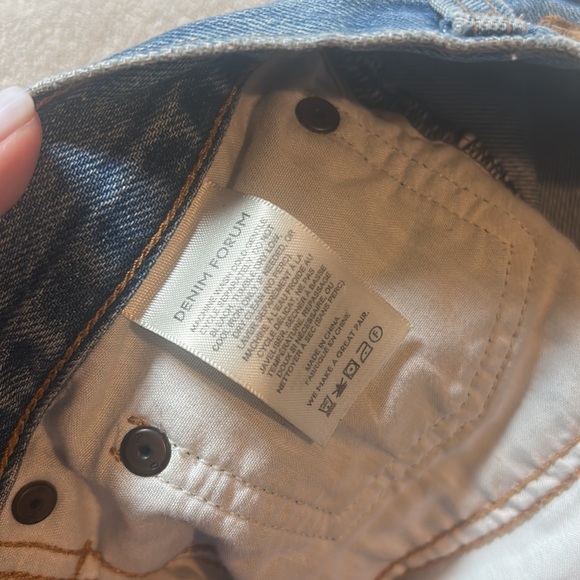 Aritzia denim forum “the ex-boyfriend short” - Picture 4 of 4